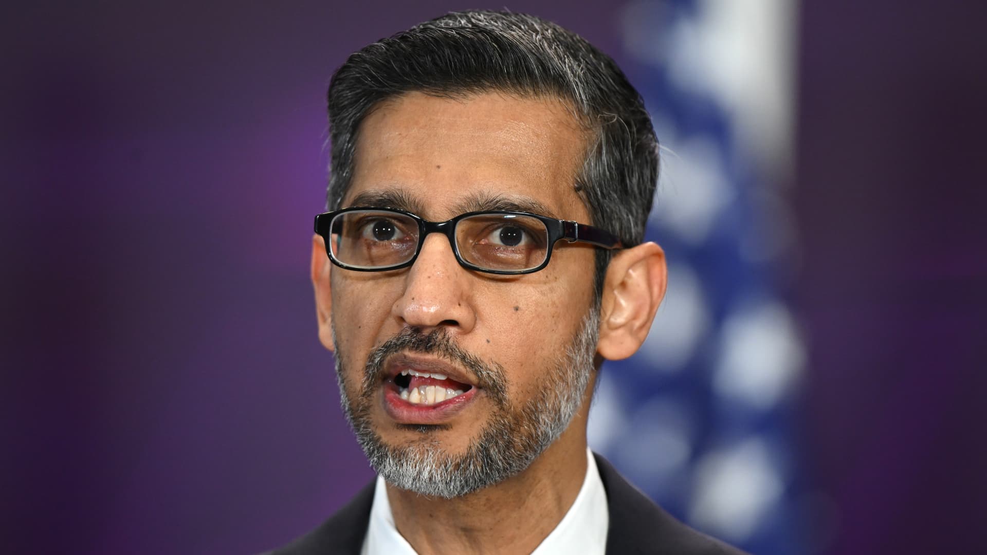 Alphabet CEO Sundar Pichai 在 2026 年 2 月的新德里 AI Impact Summit 上发言