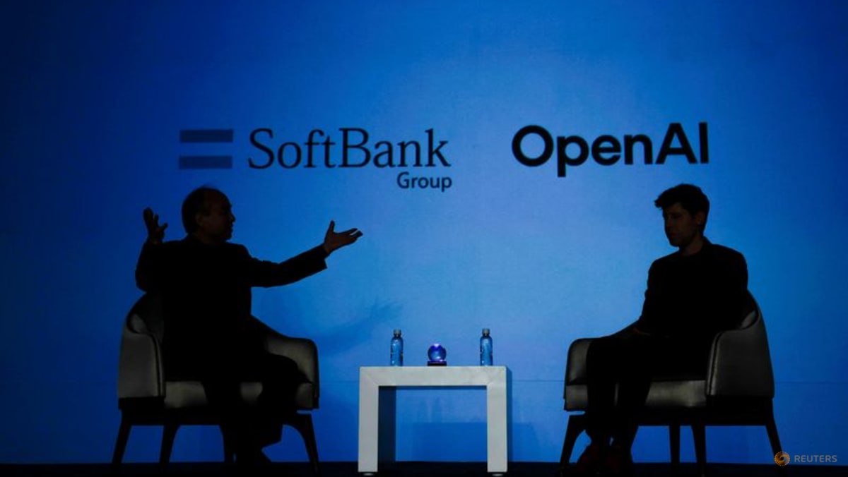 2025 年 2 月 3 日，软银 CEO 孙正义与 OpenAI CEO Sam Altman 在东京出席一场面向企业的 AI 推介活动。图片：REUTERS/Kim Kyung-Hoon