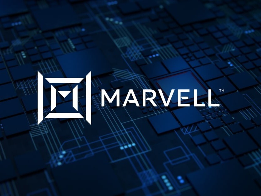 Marvell 新闻稿配图：深蓝色芯片电路板背景上的 Marvell 标志