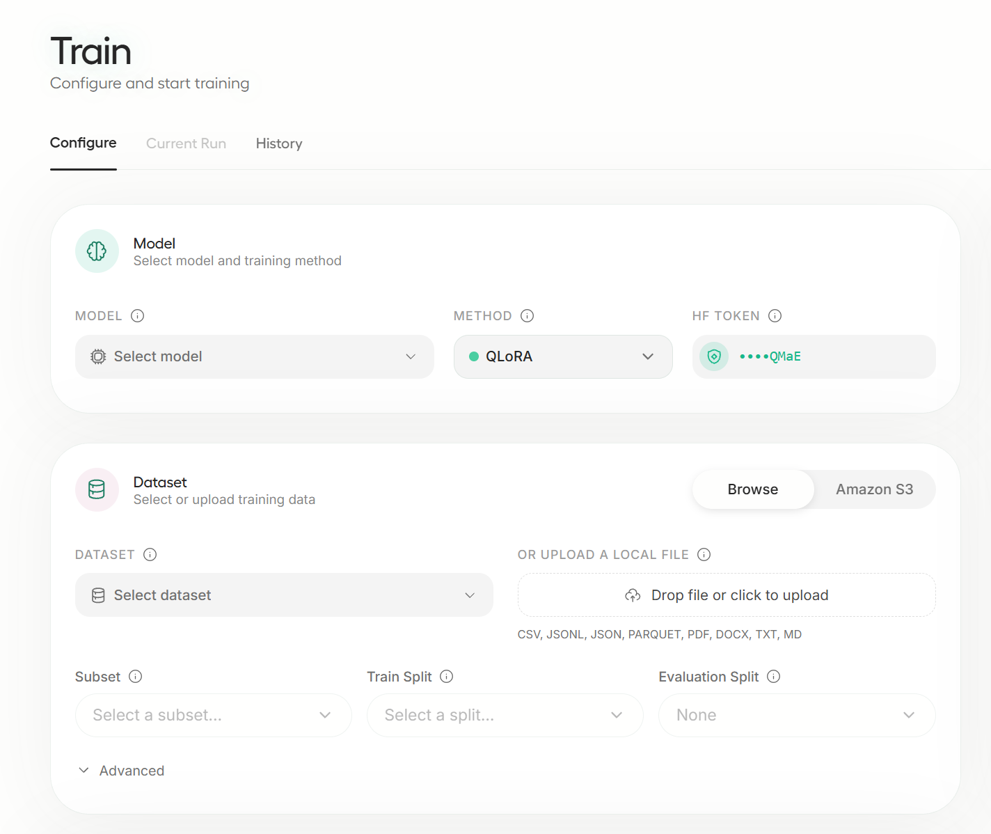 Unsloth 官方 Docker 指南中的 Unsloth Studio 训练配置界面：可选模型、训练方法与数据集
