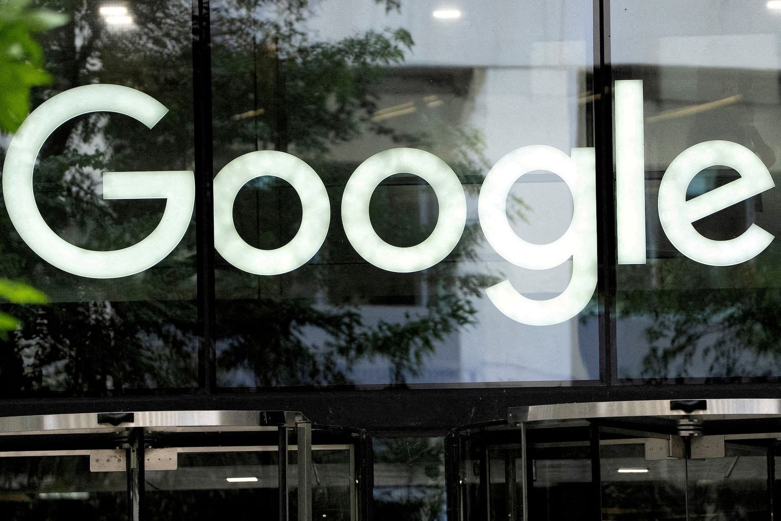 Google 伦敦办公楼外墙的标志（路透社资料图）