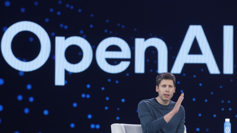 Sam Altman 在 OpenAI 发布会舞台上