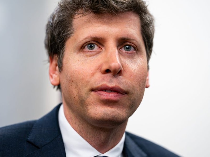 OpenAI CEO Sam Altman（图片来源：Al Drago/Bloomberg via Getty Images，出自《财富》报道页面）