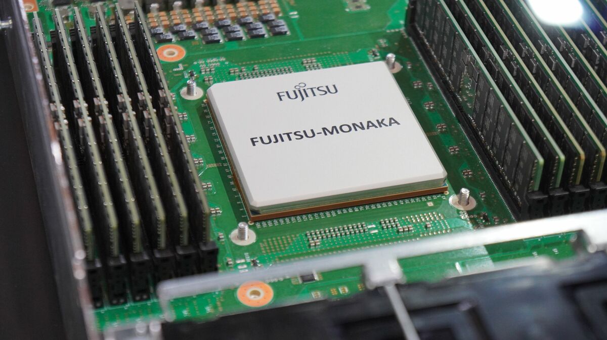 标有 FUJITSU-MONAKA 字样的处理器