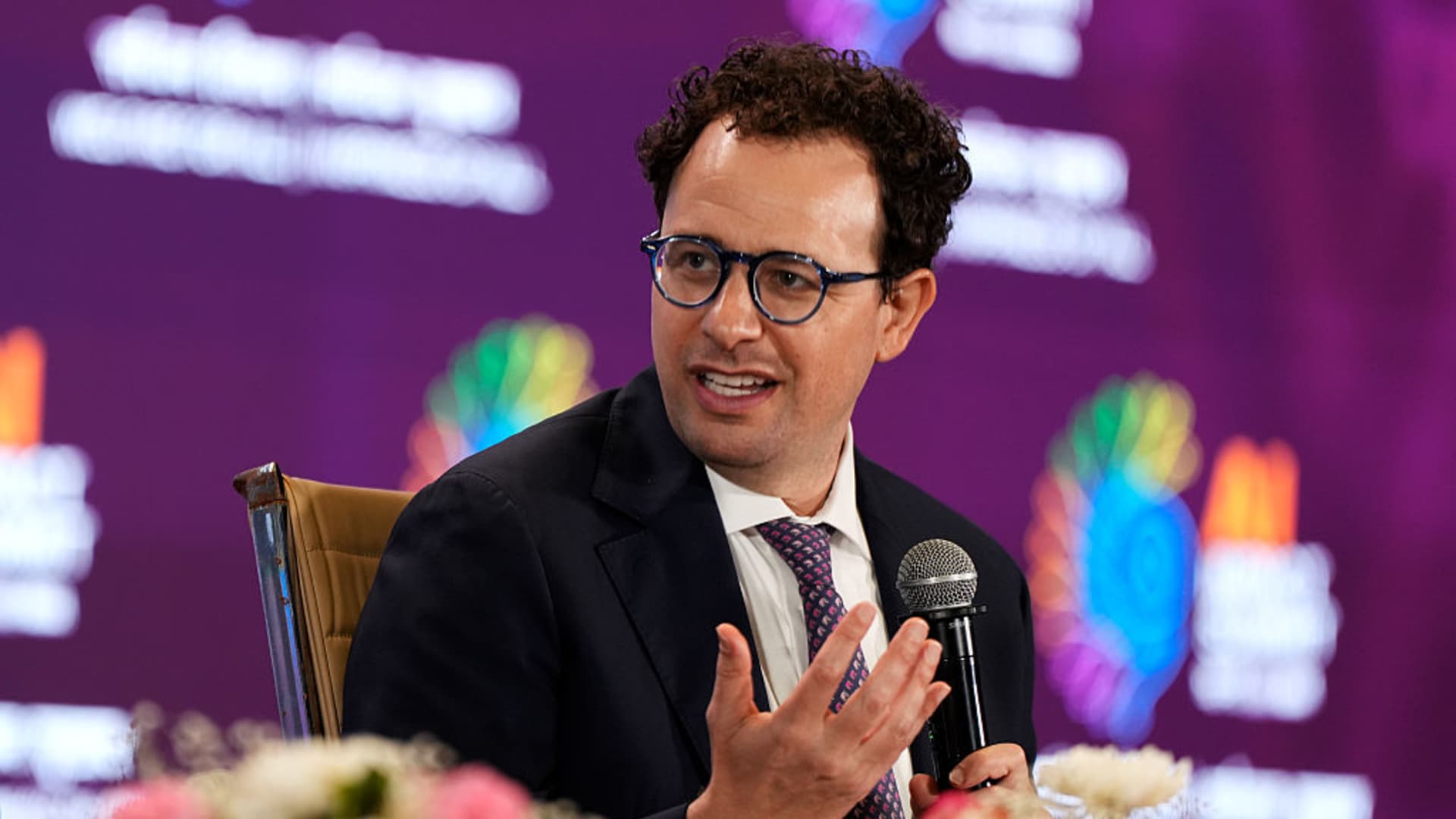 Dario Amodei 在 AI Impact Summit 上发言，新德里，2026 年 2 月（Ruhani Kaur/Bloomberg via Getty Images）