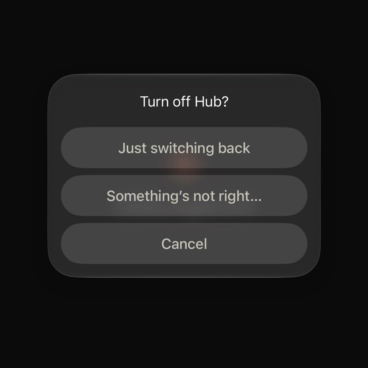 TestingCatalog 8 月 28 日曝光的截图：从 Hub 切回普通聊天时，Claude 应用弹出 "Turn off Hub?" 反馈询问