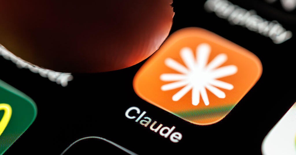 手机主屏幕上的 Claude 应用图标