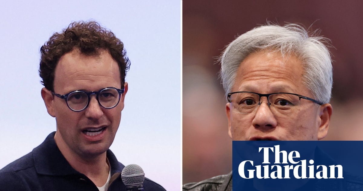 左为 Anthropic CEO Dario Amodei，右为英伟达 CEO 黄仁勋（图：The Guardian）
