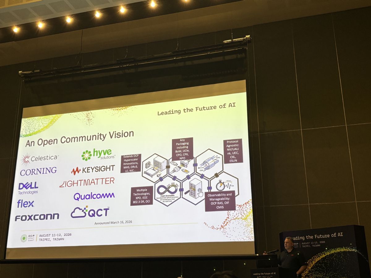 演讲屏幕细节：开放社区愿景幻灯片上，Lightmatter 与 Celestica、Corning、Dell、Flex、Foxconn 等合作伙伴标识并列（图：DIGITIMES）
