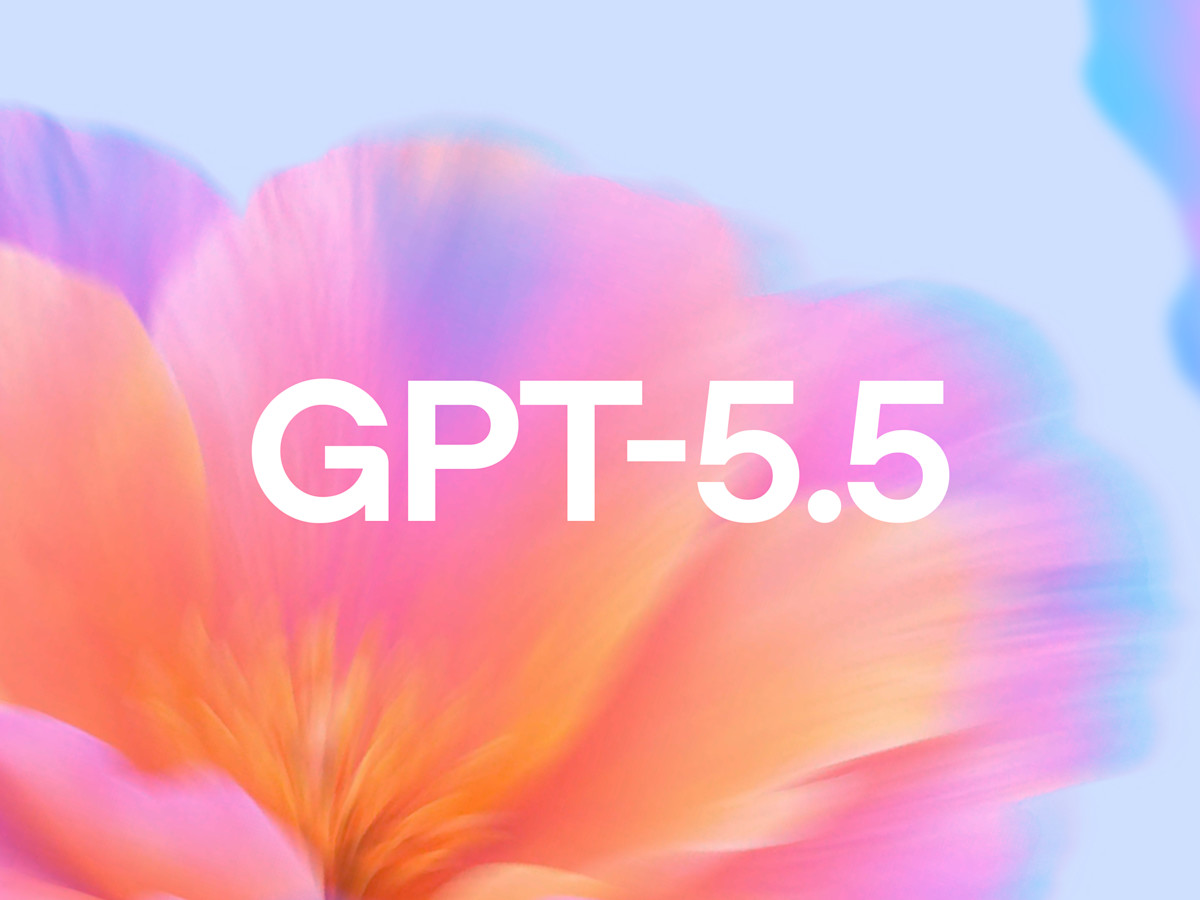 GPT-5.5 官方主视觉：粉橙色的抽象花卉，中央是白色 GPT-5.5 字样