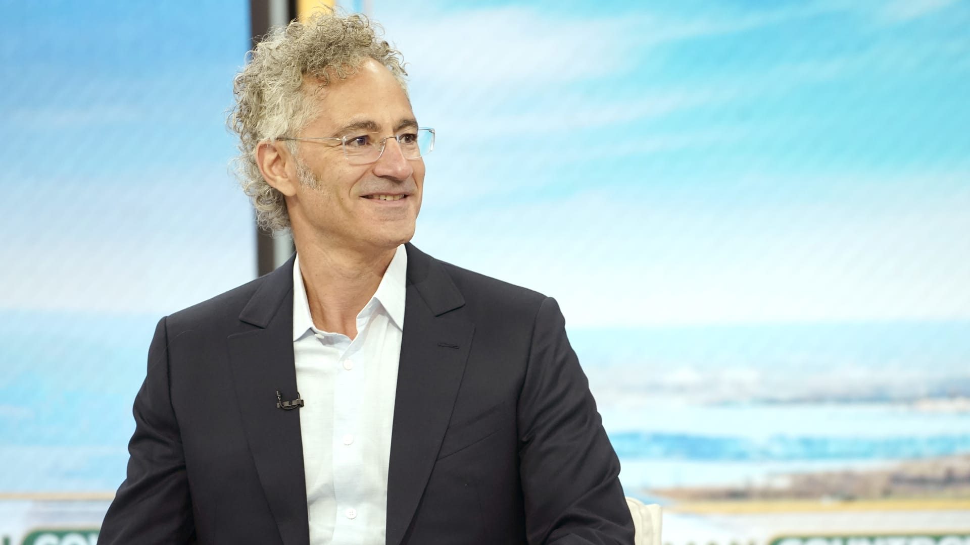 Palantir Q2营收暴增93%大超预期：上调全年指引至82%增速，成AI软件需求最强反泡沫证据