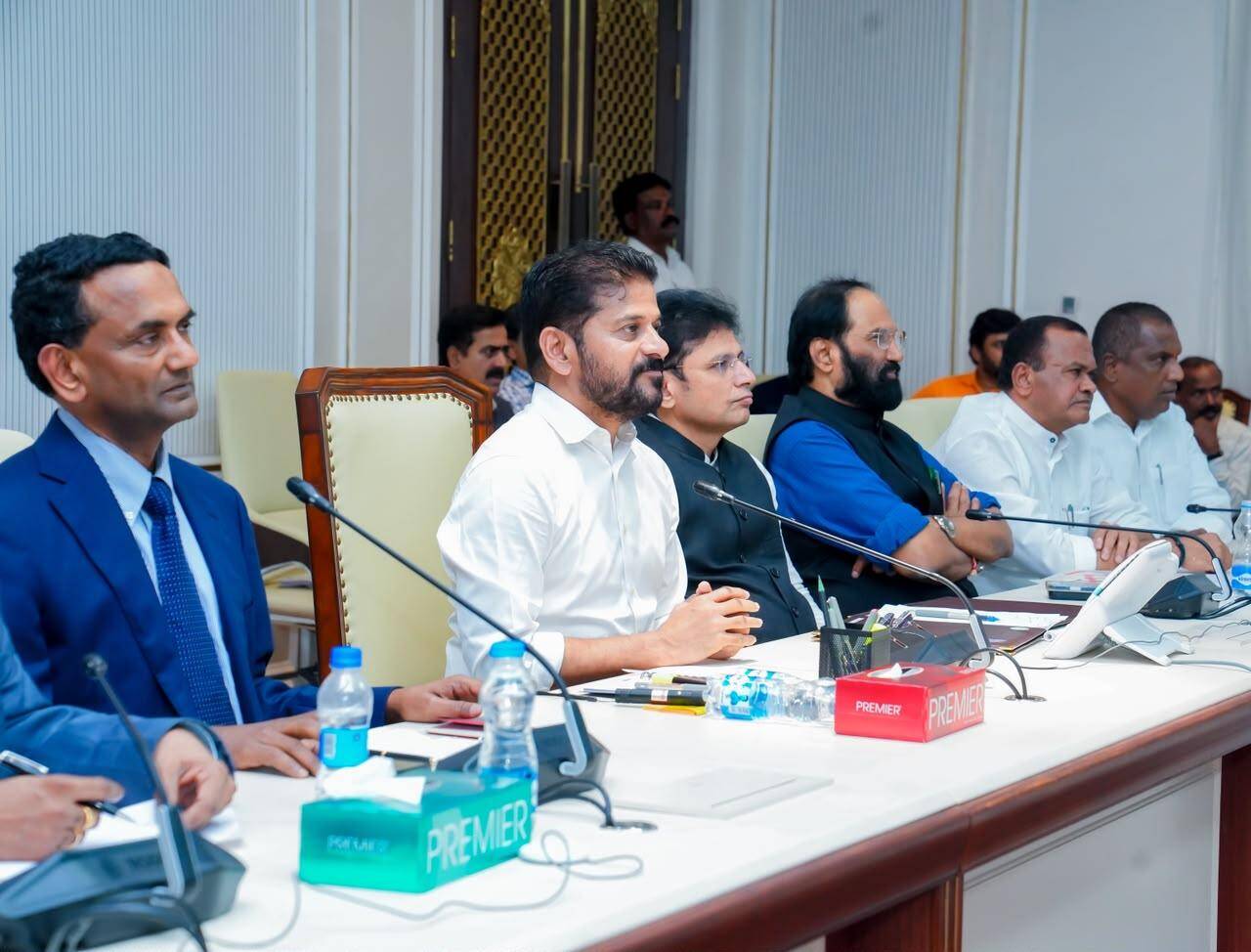 TCS 代表团与 Telangana 邦政府官员在海得拉巴秘书处会谈