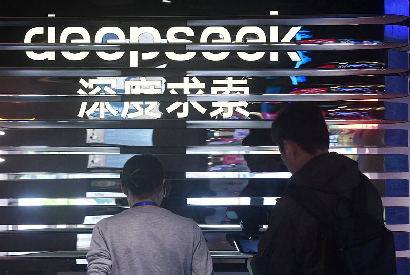 阿里巴巴、月之暗面、字节跳动、DeepSeek、智谱接连推出AI大模型。来源：新华社/世界新闻网