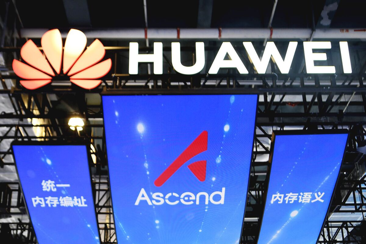 华为昇腾（Ascend）AI 计算展台，彭博社报道配图