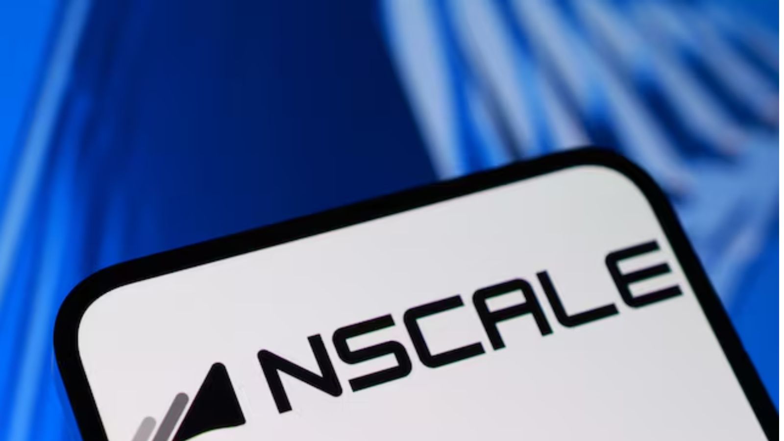 手机屏幕上的 Nscale 标志（Reuters 摄制的插图照片，2026 年 9 月 5 日摄）