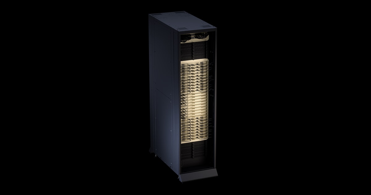 NVIDIA Vera Rubin NVL72 官方产品页配图：满载计算托盘的整座机架