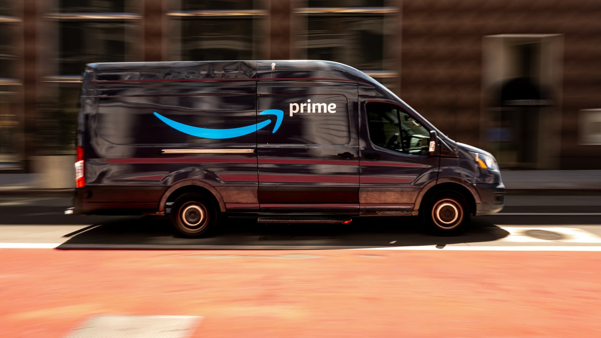 Amazon完成对OpenAI的500亿美元投资：持股约5%，市值同日突破3万亿美元