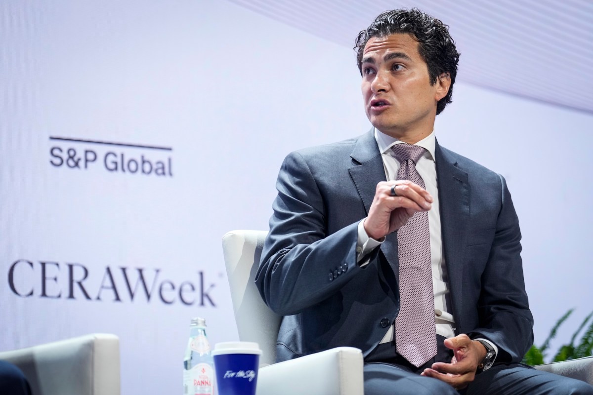 TechCrunch 报道配图：Crusoe 联合创始人兼 CEO Chase Lochmiller 在 S&P Global CERAWeek 活动上发言